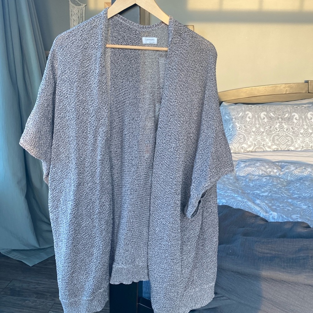 Aritzia Community short sleeve cardigan size Xs/s